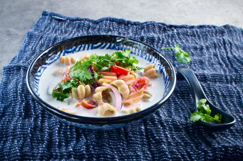 Torino Aasialainen kasviskeitto proteiinipastasta