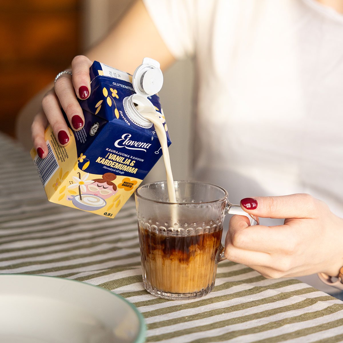Elovena_kaurajuoma_vanilja-kardemumma_web