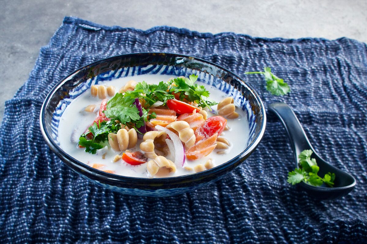 Torino Aasialainen kasviskeitto proteiinipastasta